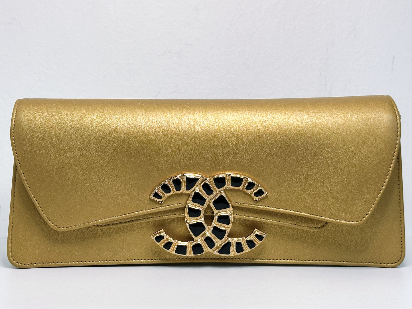 Chanel Lambskin Evening In Egypt Clutch Gold 2815 holo card
