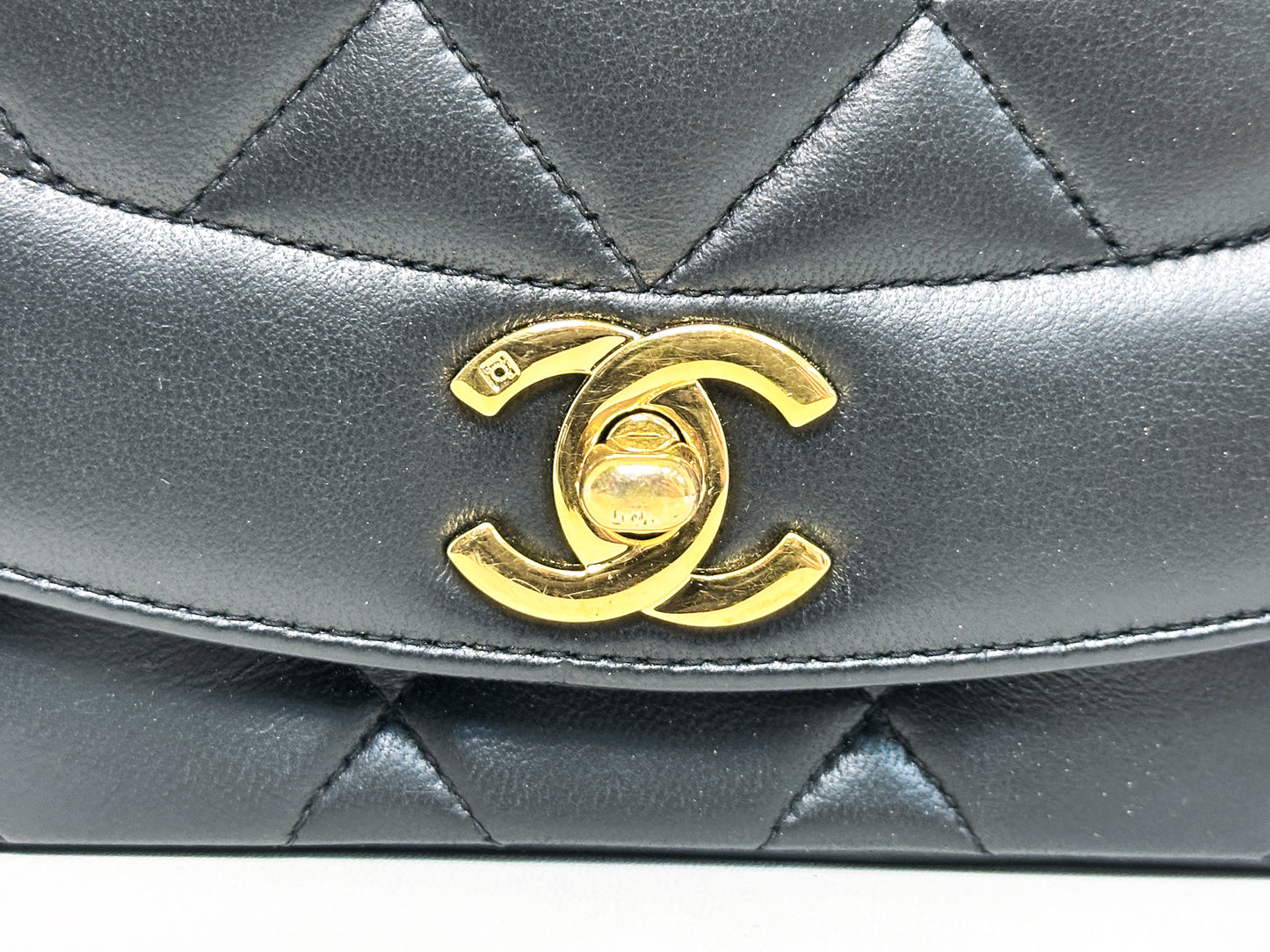 Chanel Vintage Quilted Diana Flap Bag Black Lambskin 3266 holo