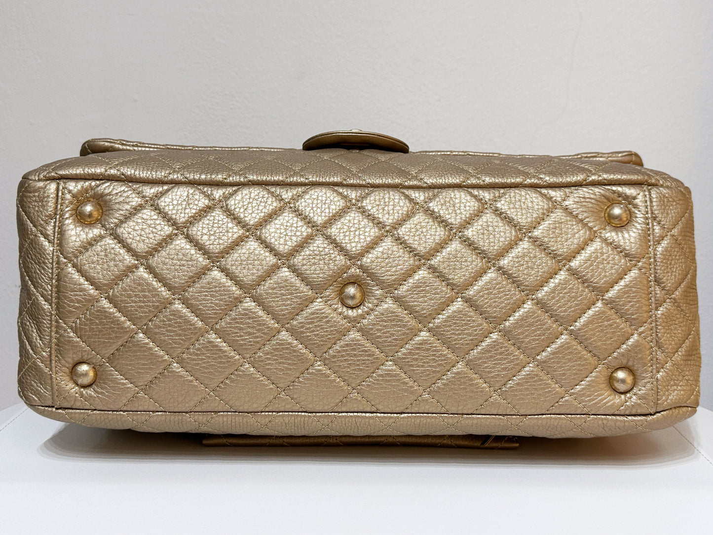 Chanel 2018 Calfskin Quilted XXL Travel Flap shoulder bag Metallic Gold GHW 2510 holo card