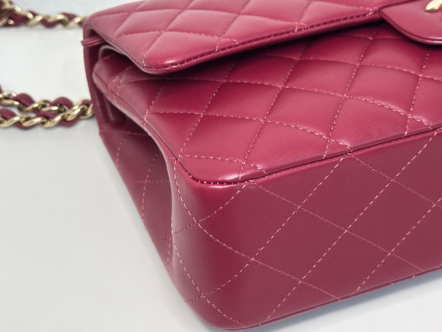 CHANEL MEDIUM 21A CLASSIC DOUBLE FLAP BAG LAMBSKIN DARK RED LGHW ULLK microchip