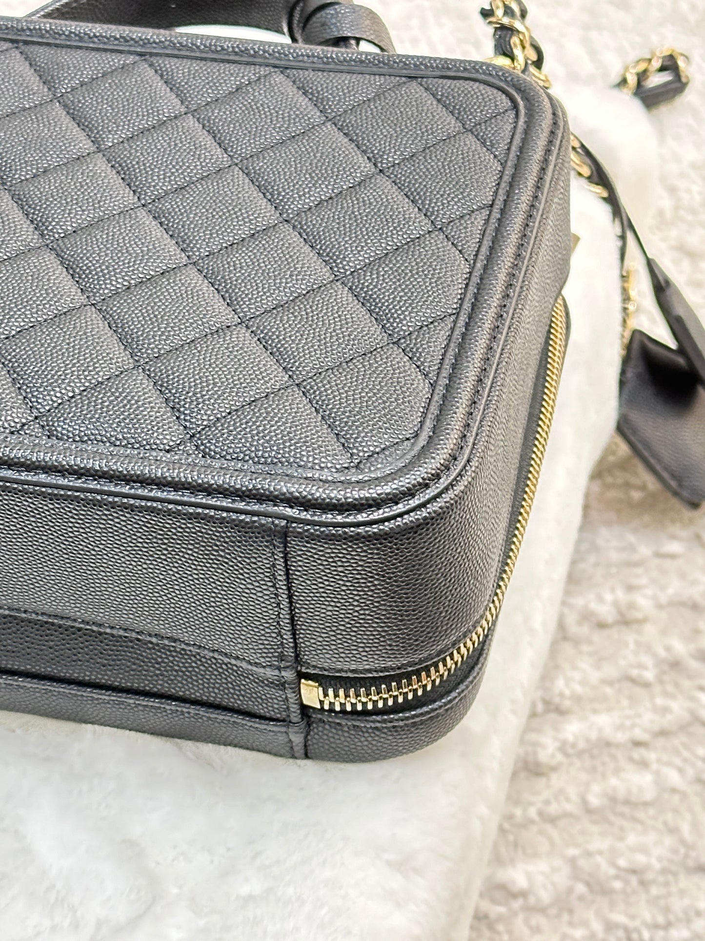 Chanel Filigree Vanity Case Quilted Caviar Medium Black