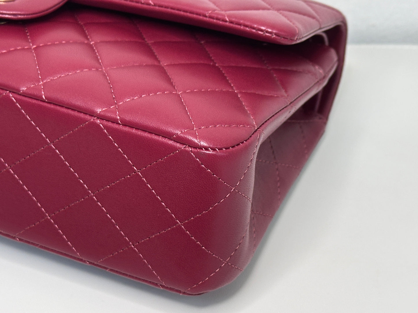 CHANEL MEDIUM 21A CLASSIC DOUBLE FLAP BAG LAMBSKIN DARK RED LGHW ULLK microchip
