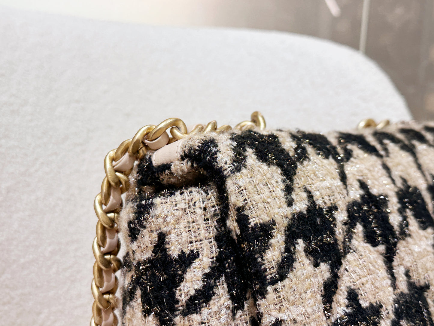 CHANEL 19 Maxi Flap Bag in 19K Beige Black Houndstooth Tweed 2876 holo card