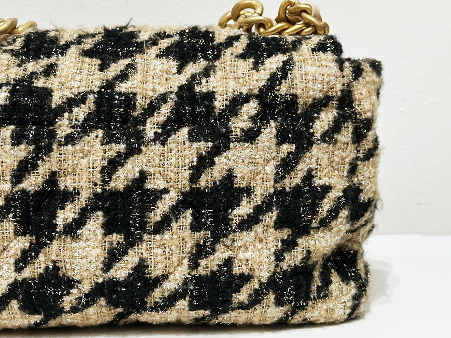 CHANEL 19 Medium Flap Bag in 19K Beige Black Houndstooth Tweed 2863 holo card
