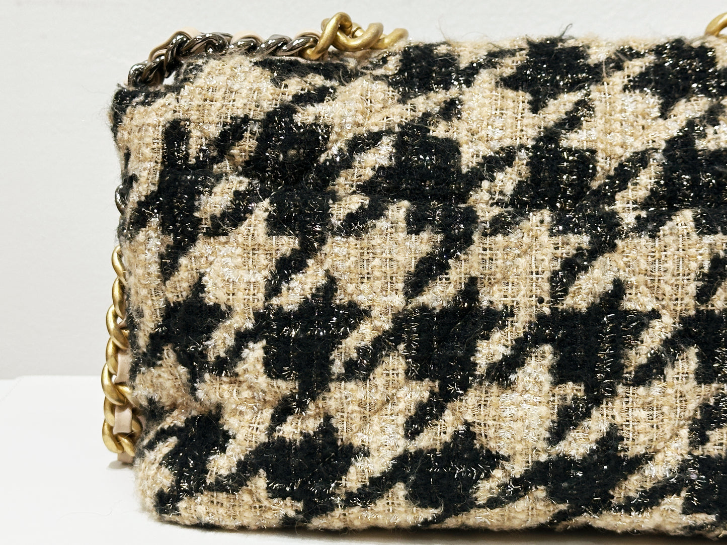 CHANEL 19 Medium Flap Bag in 19K Beige Black Houndstooth Tweed 2863 holo card