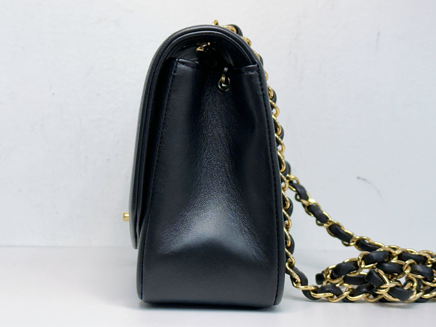 Chanel Vintage Quilted Diana Flap Bag Black Lambskin 3266 holo
