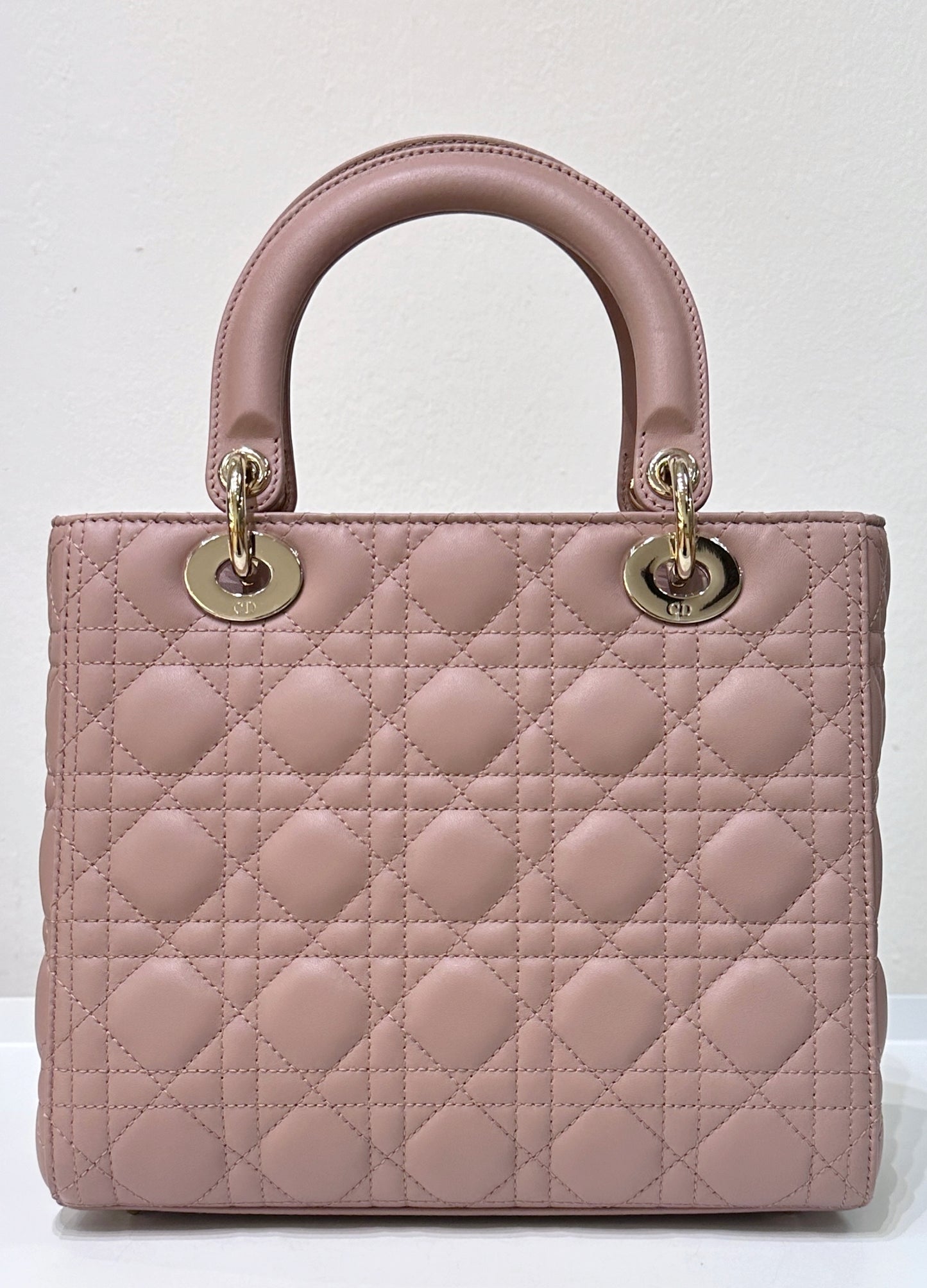 CHRISTIAN DIOR Lambskin Cannage Medium Lady Dior Fard