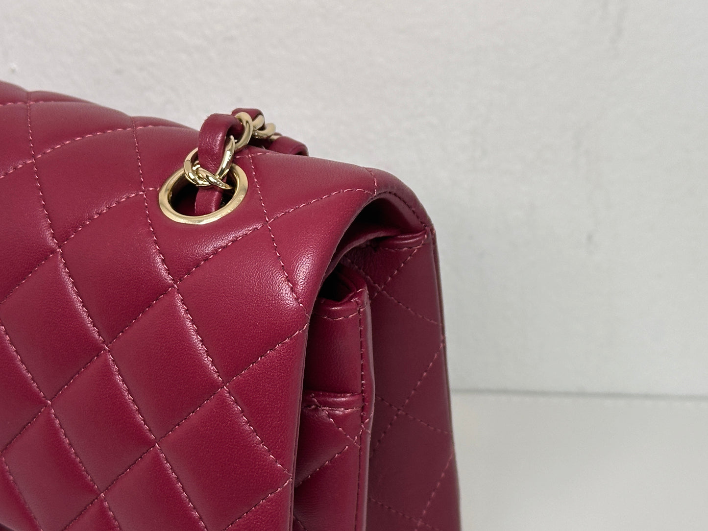 CHANEL MEDIUM 21A CLASSIC DOUBLE FLAP BAG LAMBSKIN DARK RED LGHW ULLK microchip