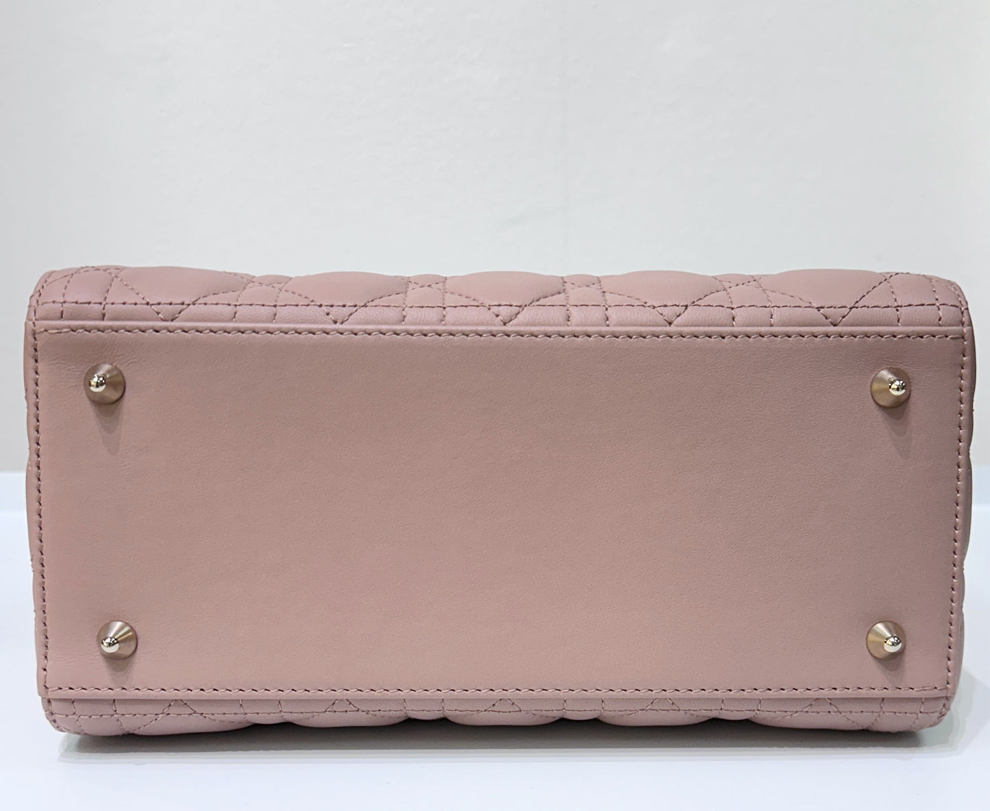 CHRISTIAN DIOR Lambskin Cannage Medium Lady Dior Fard