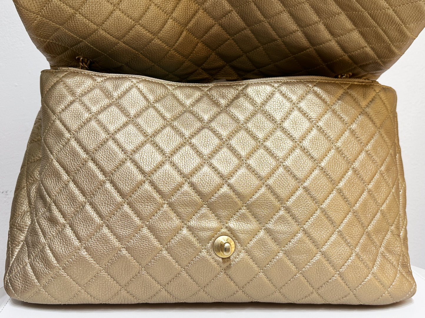 Chanel 2018 Calfskin Quilted XXL Travel Flap shoulder bag Metallic Gold GHW 2510 holo card