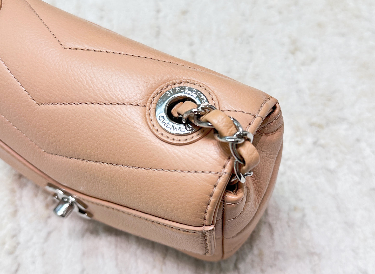 Chanel Chevron Caviarskin Chain shoulder bag Beige Silver Metal fittings