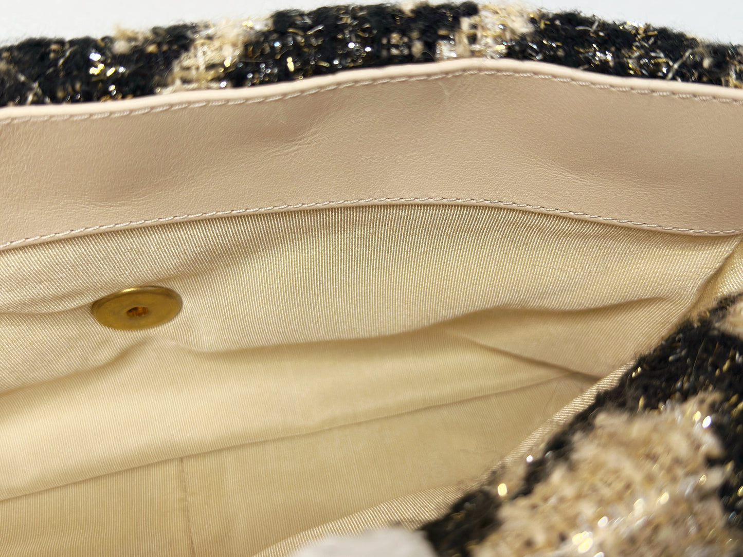 CHANEL 19 Medium Flap Bag in 19K Beige Black Houndstooth Tweed 2863 holo card