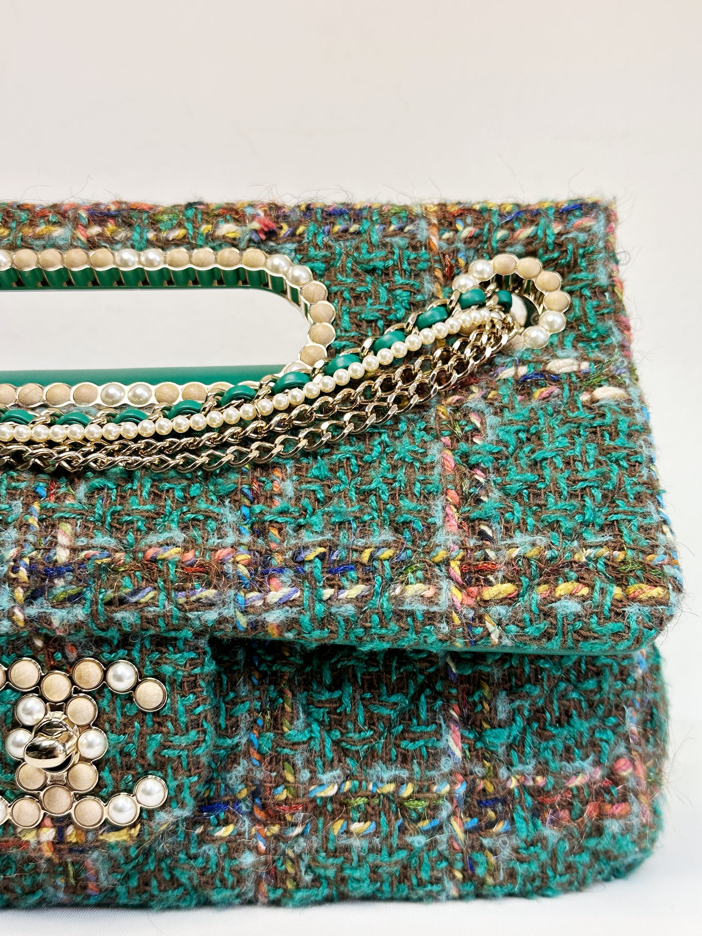 Chanel 23A Women CC Flap Bag Top Handle Wool Silk Green Tweed Glass Wooden Pearls K5TP microchip