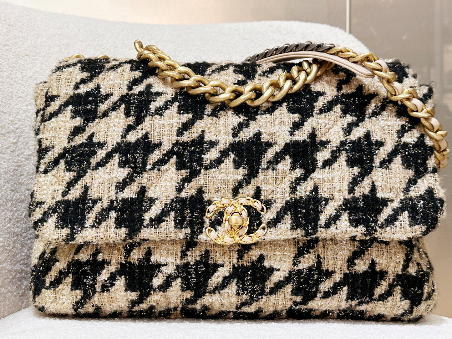 CHANEL 19 Maxi Flap Bag in 19K Beige Black Houndstooth Tweed 2876 holo card