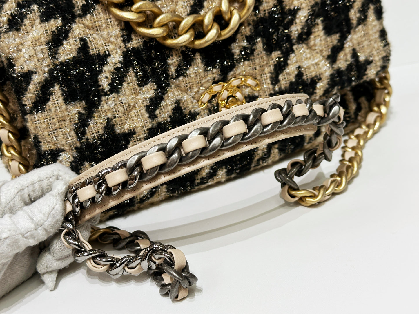 CHANEL 19 Medium Flap Bag in 19K Beige Black Houndstooth Tweed 2863 holo card