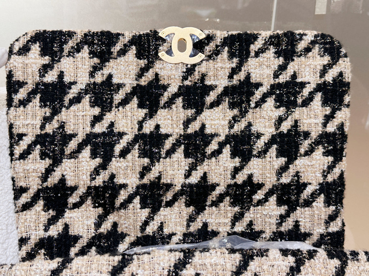CHANEL 19 Maxi Flap Bag in 19K Beige Black Houndstooth Tweed 2876 holo card
