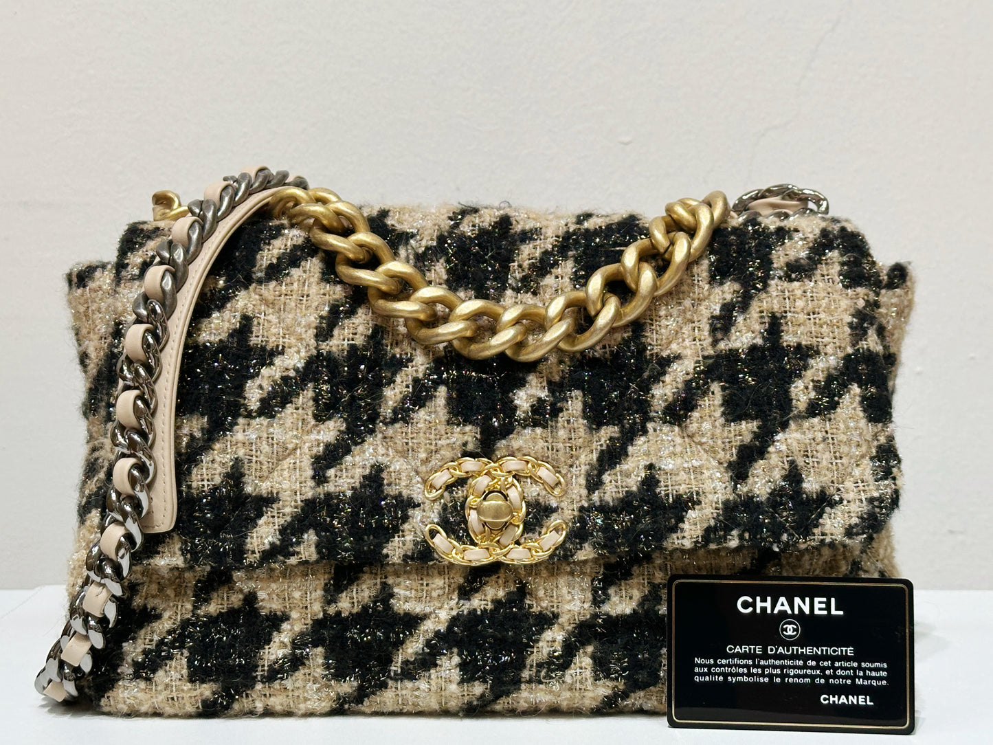CHANEL 19 Medium Flap Bag in 19K Beige Black Houndstooth Tweed 2863 holo card