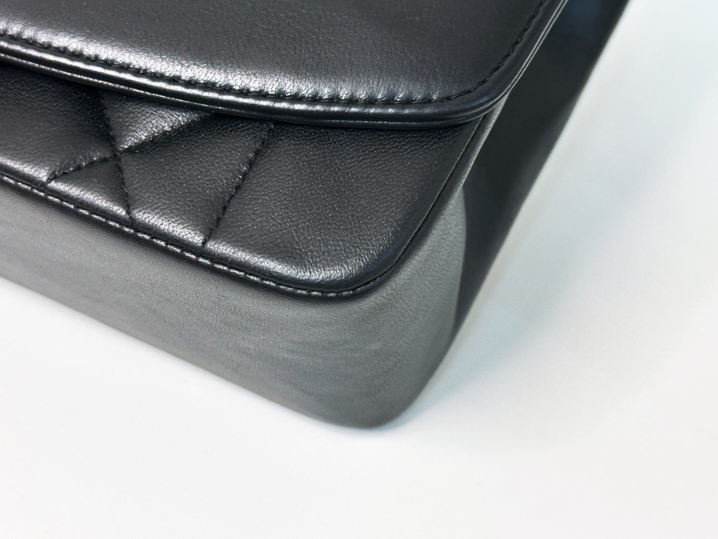 Chanel Vintage Quilted Diana Flap Bag Black Lambskin 3266 holo