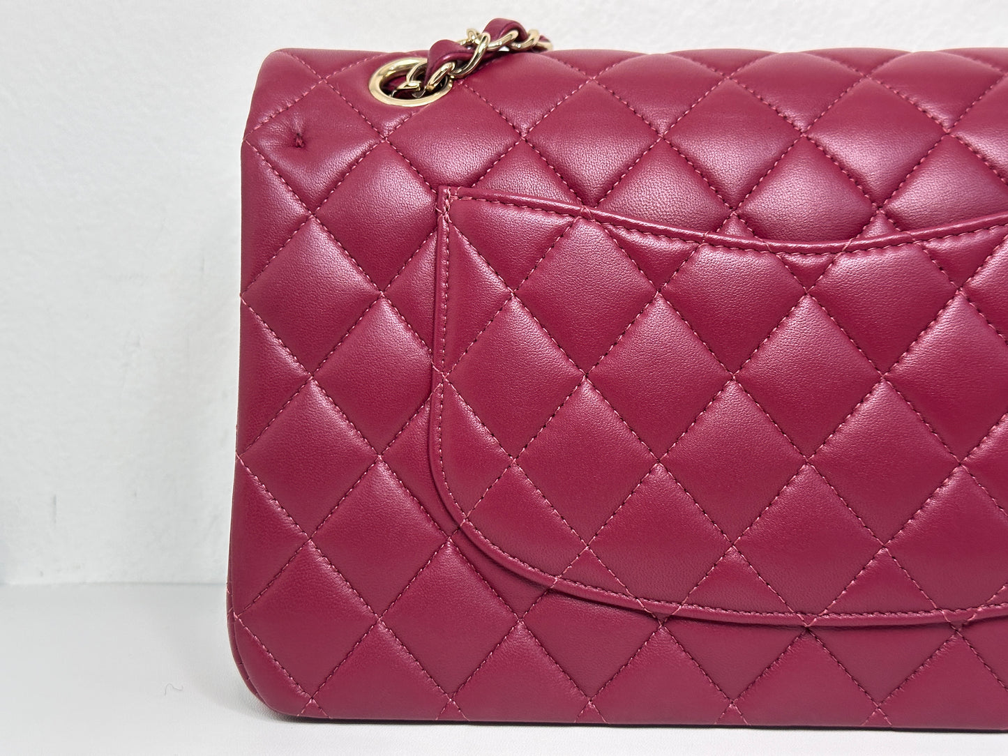 CHANEL MEDIUM 21A CLASSIC DOUBLE FLAP BAG LAMBSKIN DARK RED LGHW ULLK microchip