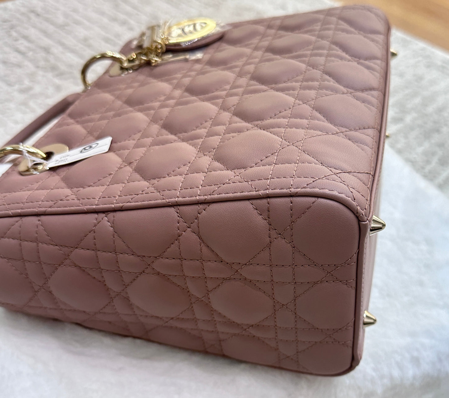 CHRISTIAN DIOR Lambskin Cannage Medium Lady Dior Fard