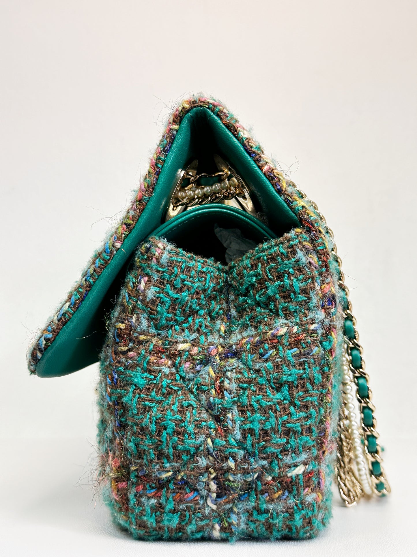 Chanel 23A Women CC Flap Bag Top Handle Wool Silk Green Tweed Glass Wooden Pearls K5TP microchip