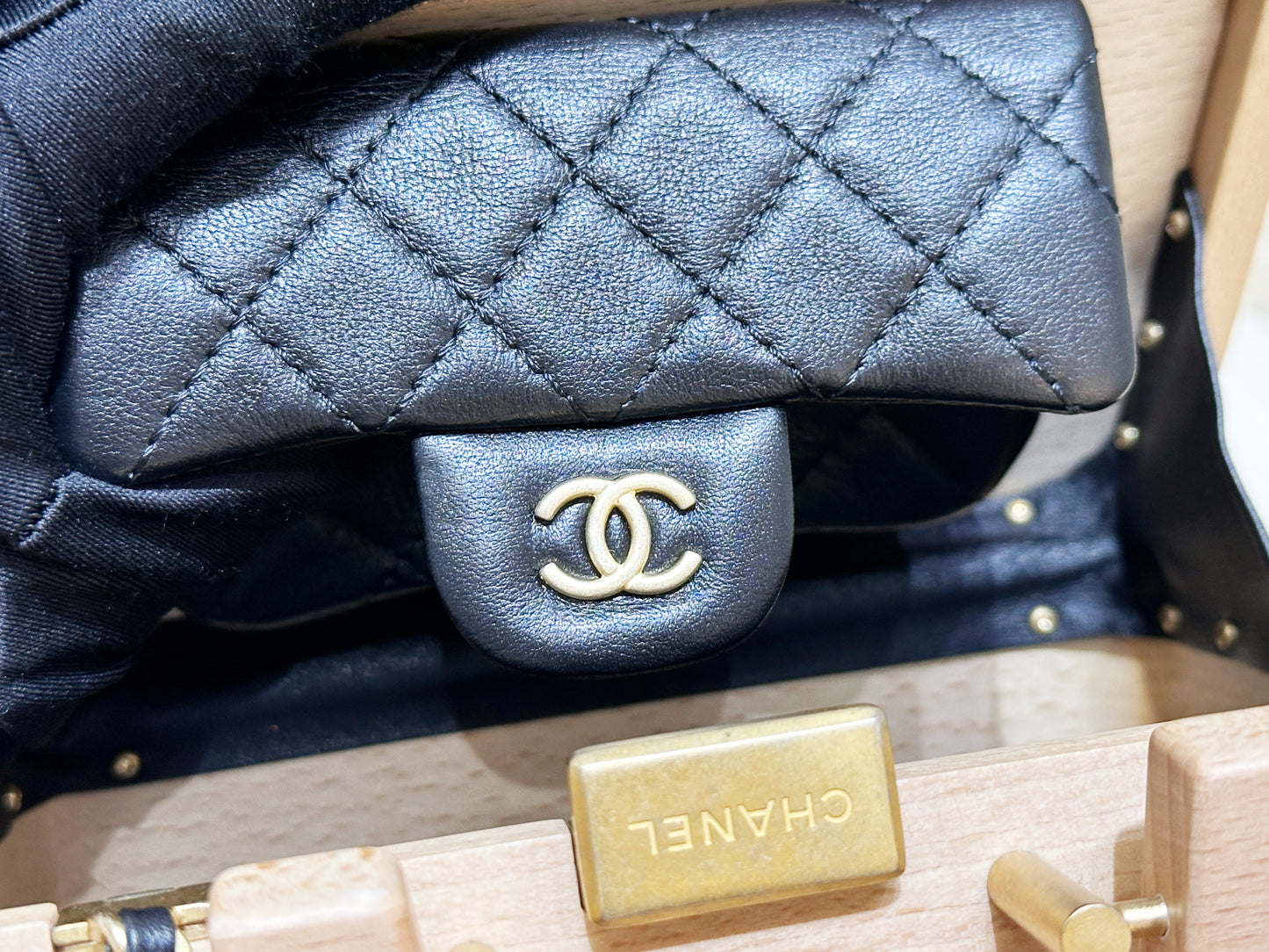 Chanel Beech Wood Lambskin CC Vanity Case Black PHOT microchip