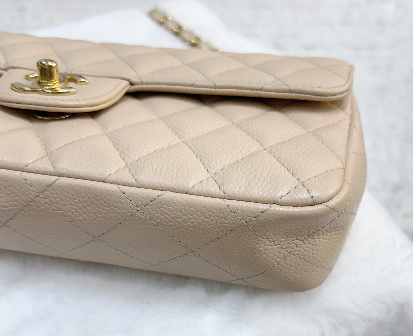Chanel Classic Vintage Clutch East-west in Beige Color