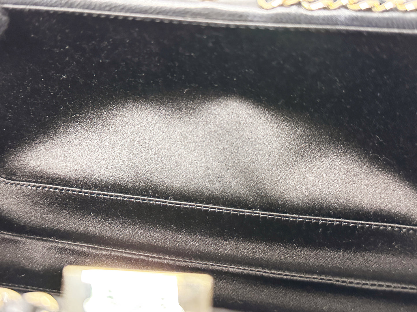 Chanel Black Lambskin Leather Kisslock CC evening Chain Clutch Crossbody 1832 holo