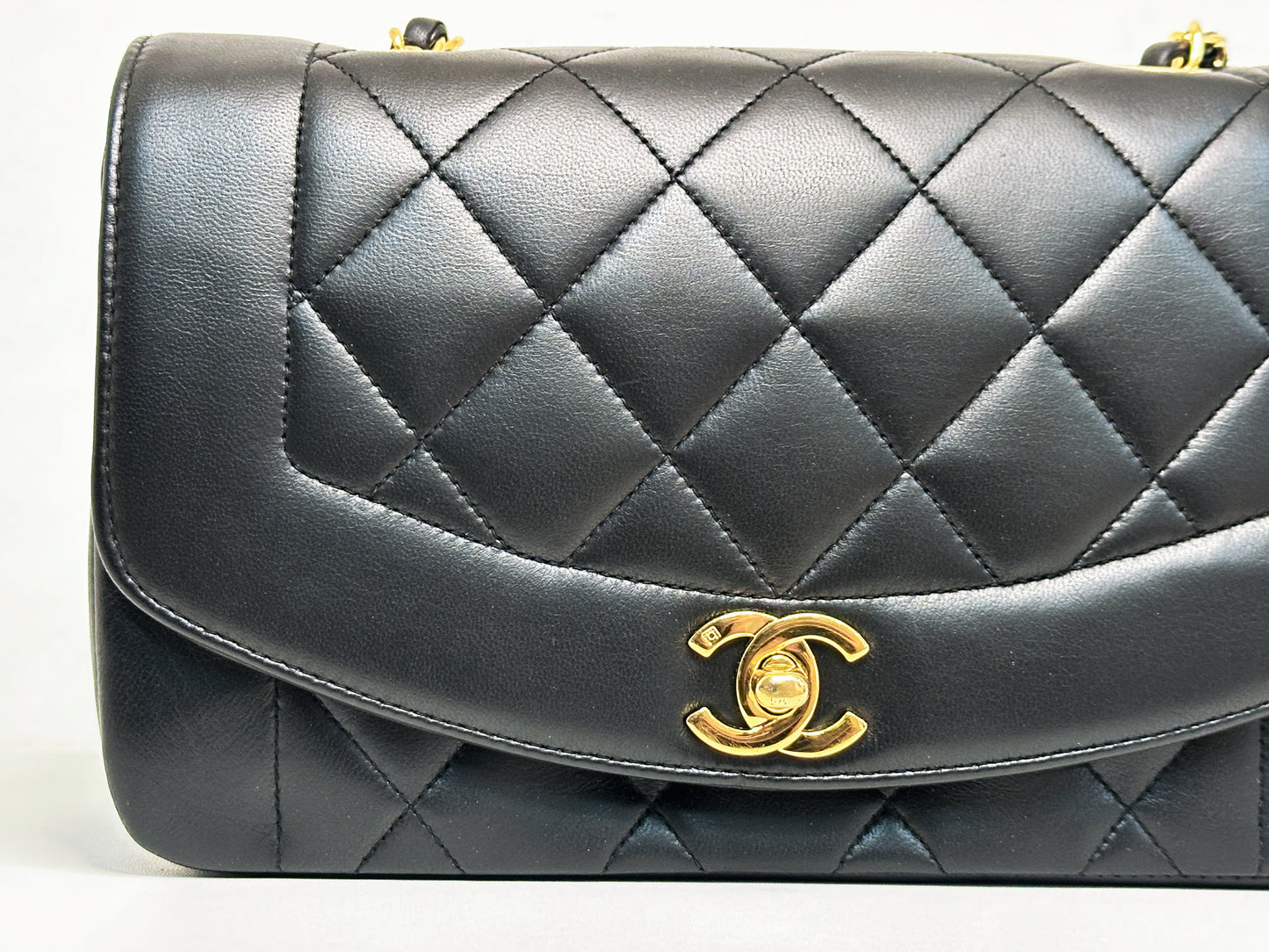 Chanel Vintage Quilted Diana Flap Bag Black Lambskin 3266 holo
