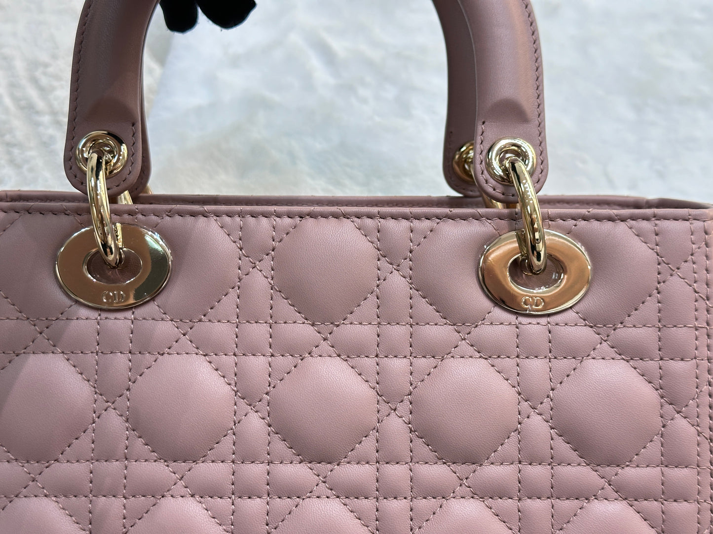 CHRISTIAN DIOR Lambskin Cannage Medium Lady Dior Fard