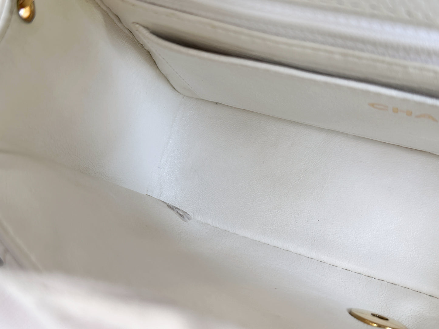 Chanel Vintage Quilted Diana Flap Bag Caviar White 33 holo card