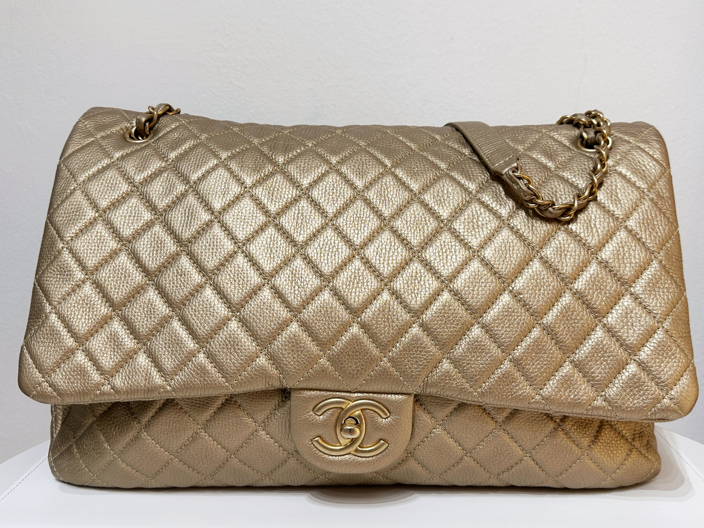 Chanel 2018 Calfskin Quilted XXL Travel Flap shoulder bag Metallic Gold GHW 2510 holo card