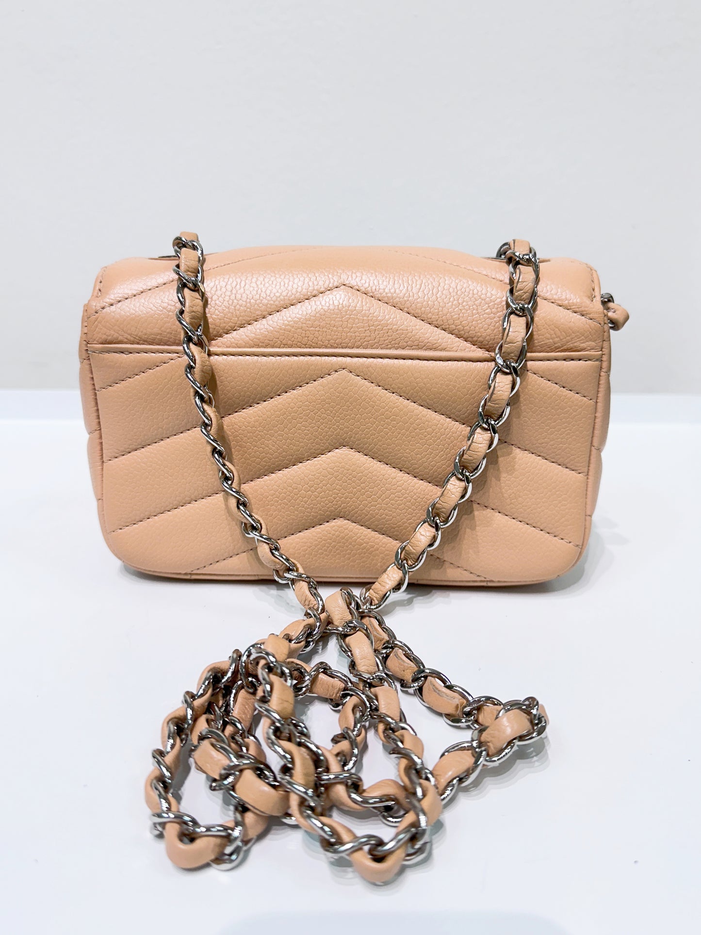 Chanel Chevron Caviarskin Chain shoulder bag Beige Silver Metal fittings