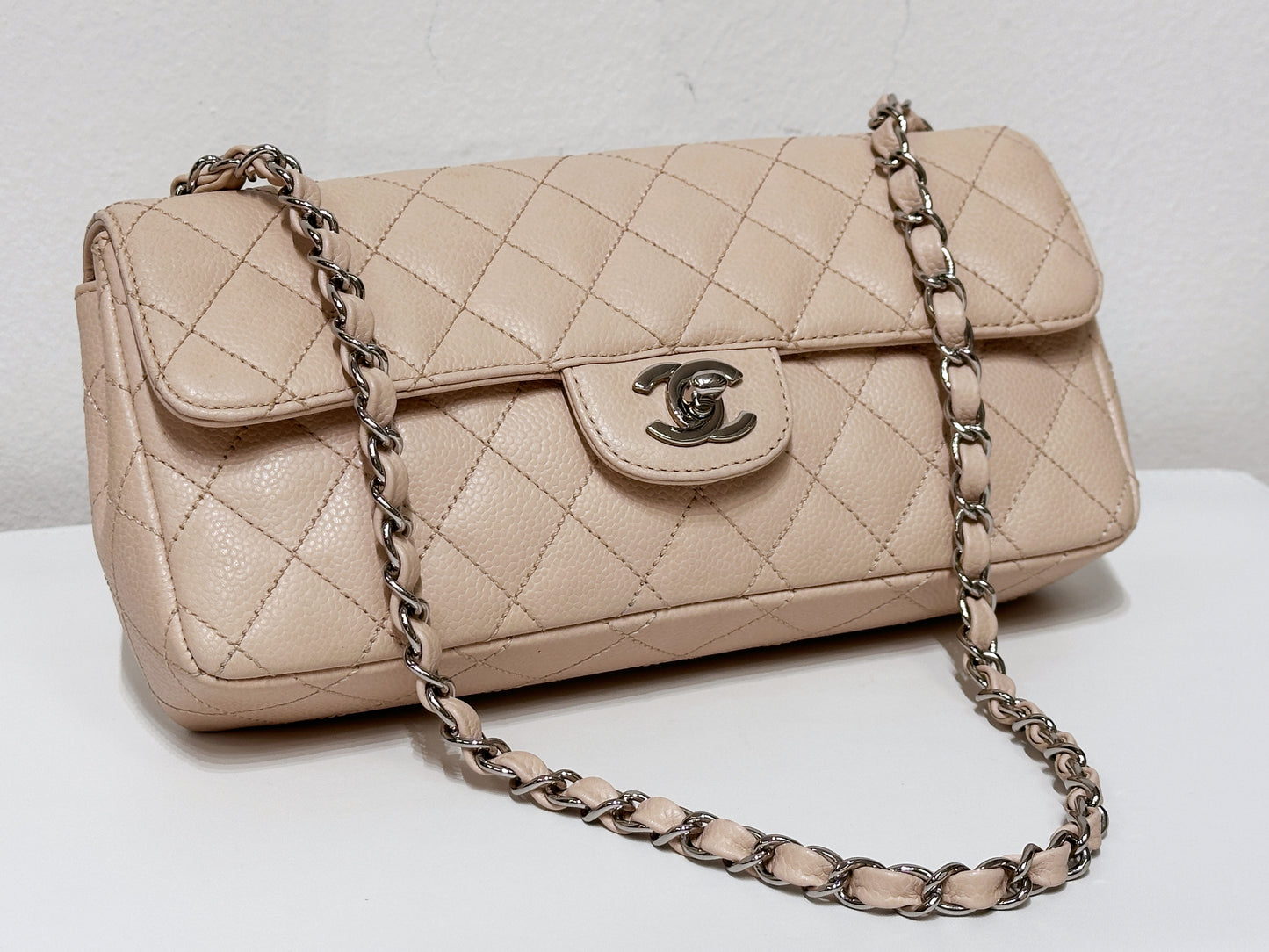 Chanel Classic Vintage Clutch East-west in Beige Color SHW 97 holo