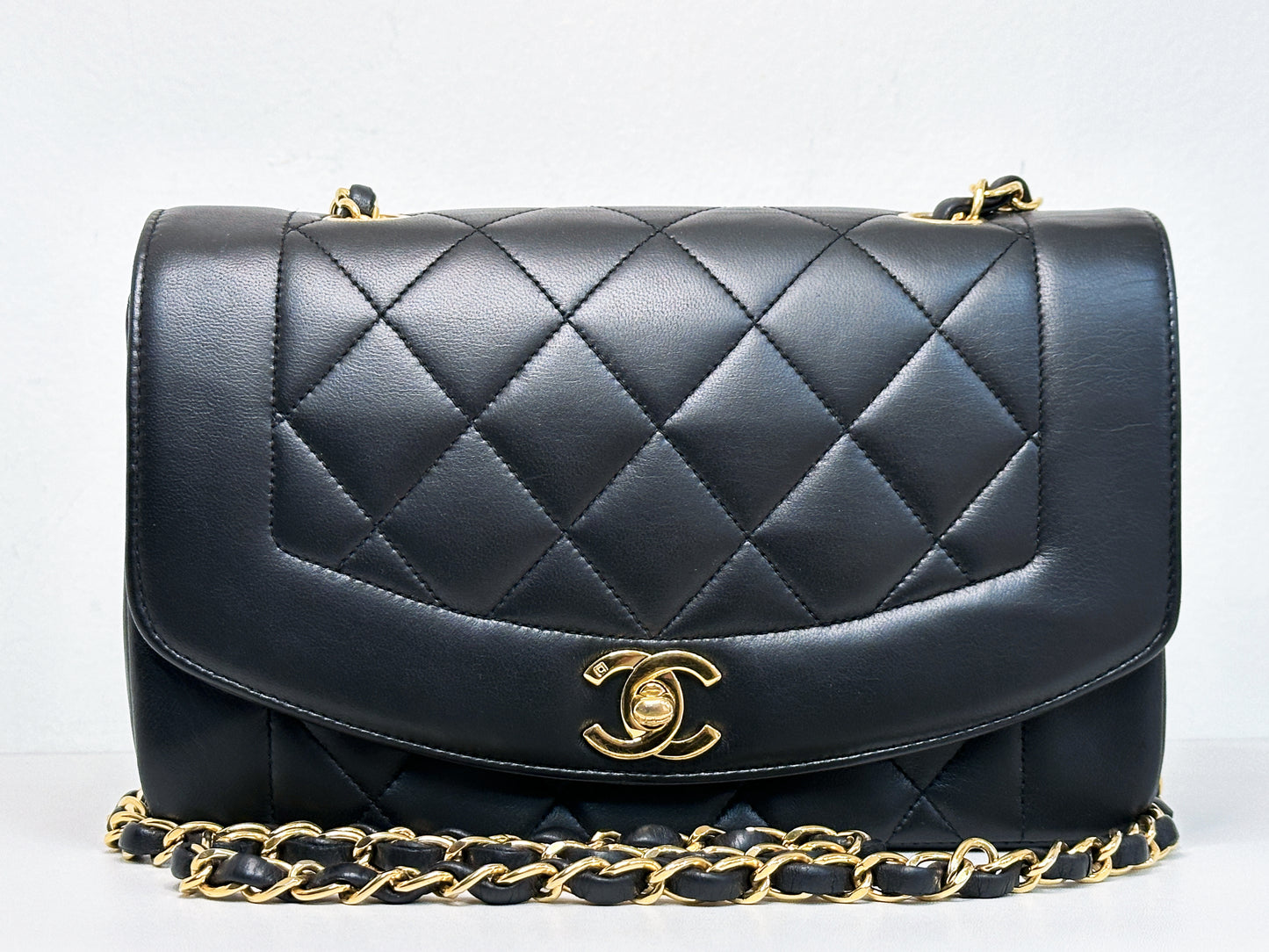 Chanel Vintage Quilted Diana Flap Bag Black Lambskin 3266 holo