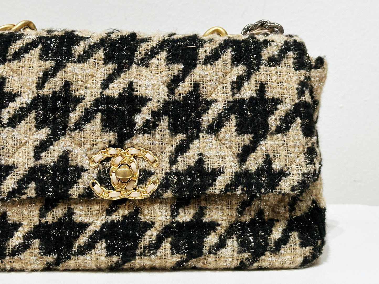 CHANEL 19 Medium Flap Bag in 19K Beige Black Houndstooth Tweed 2863 holo card