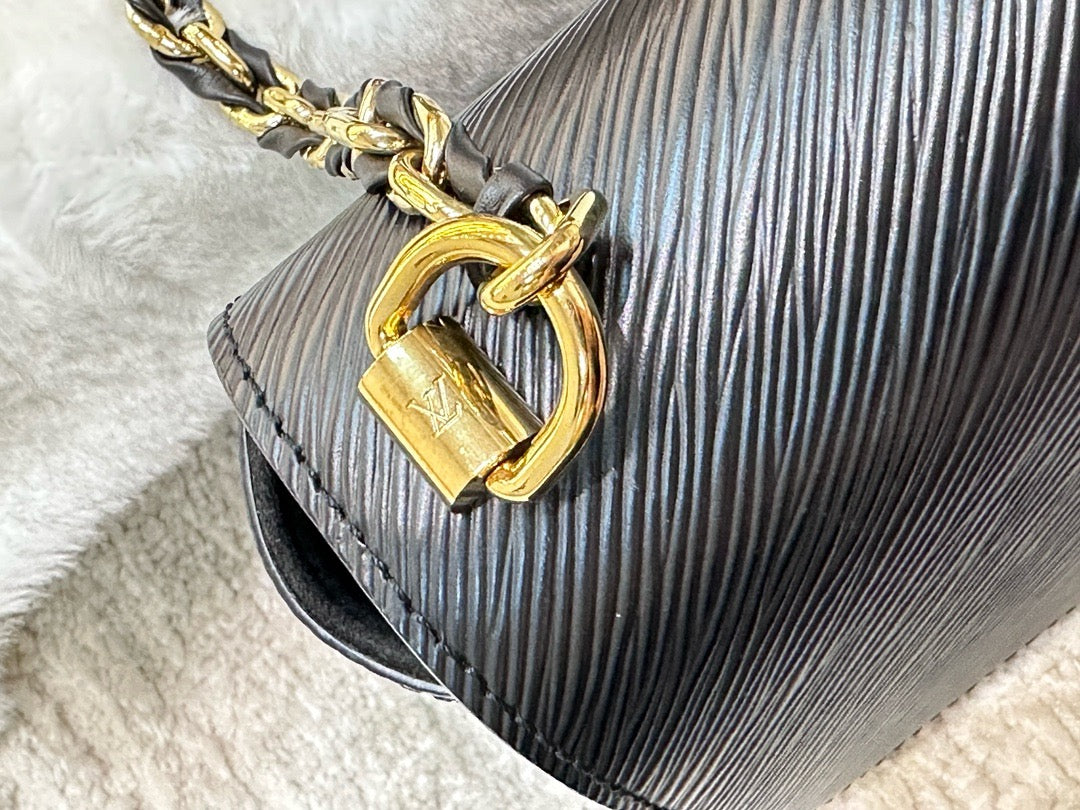 LOUIS VUITTON Epi Twist Braided Strap Shoulder Bag MM Black