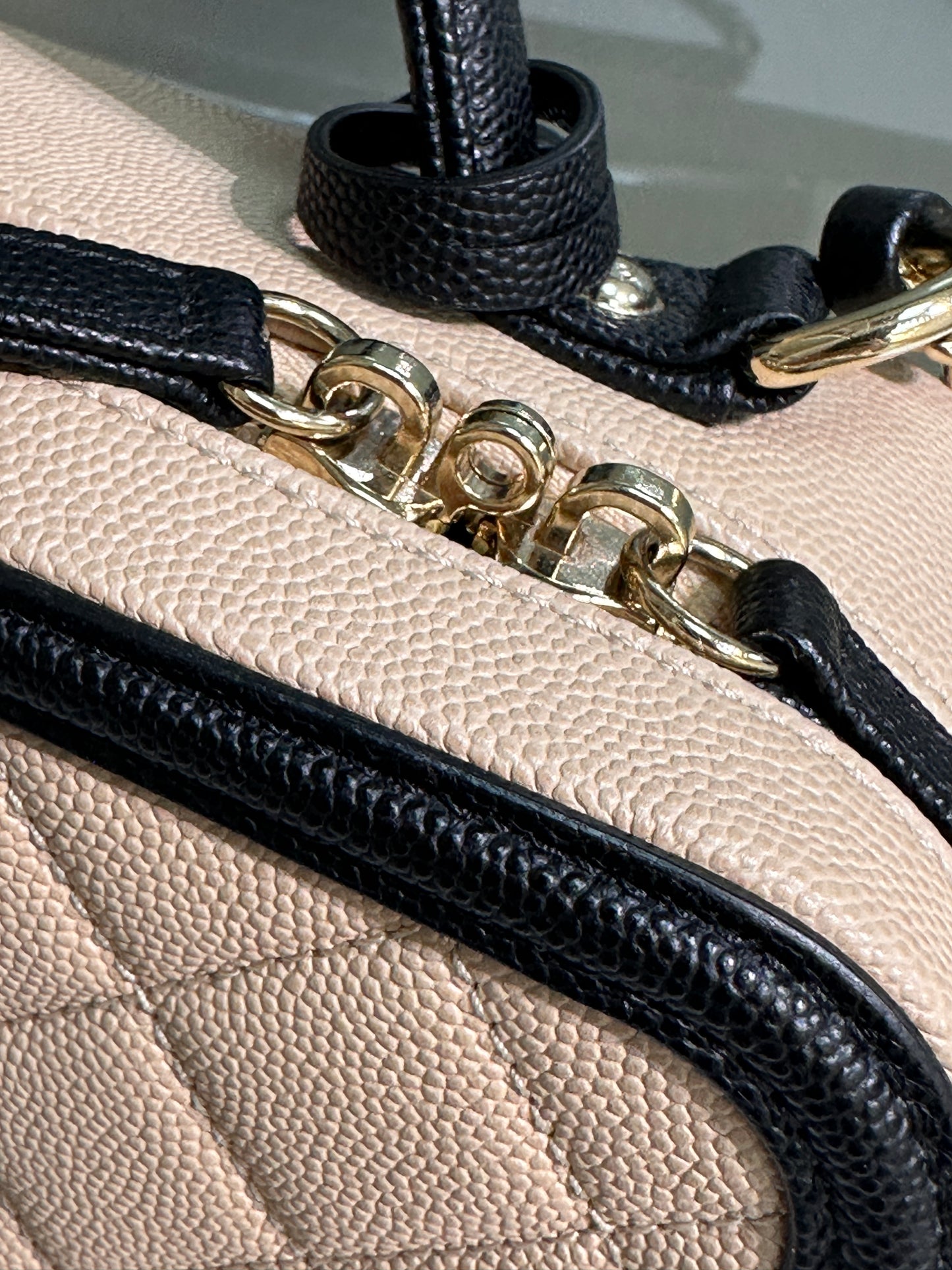 Chanel Medium Vanity Case Beige Black