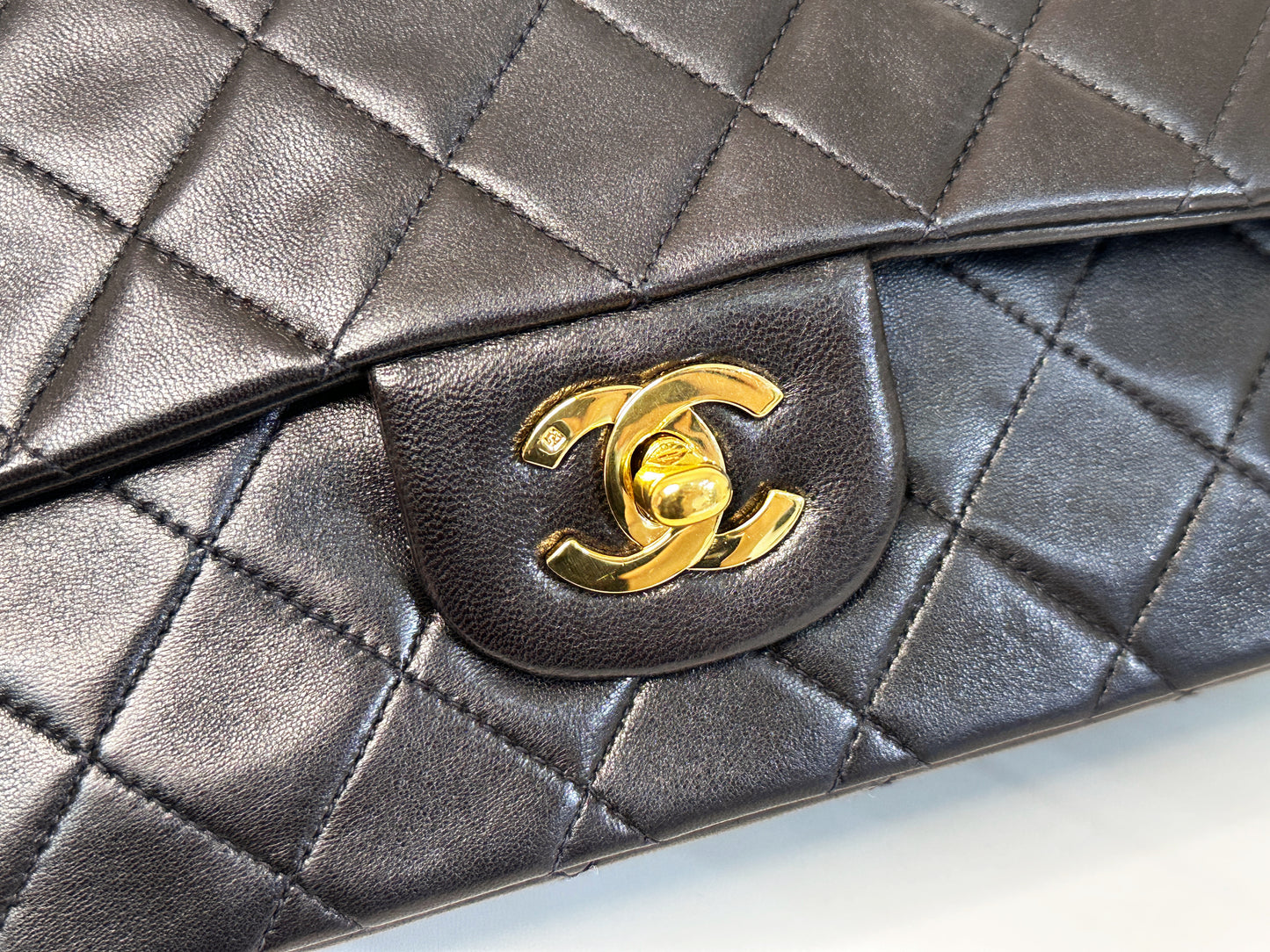 Chanel Vintage Black Quilted Lambskin Medium Classic Double Flap Bag 25 holo card