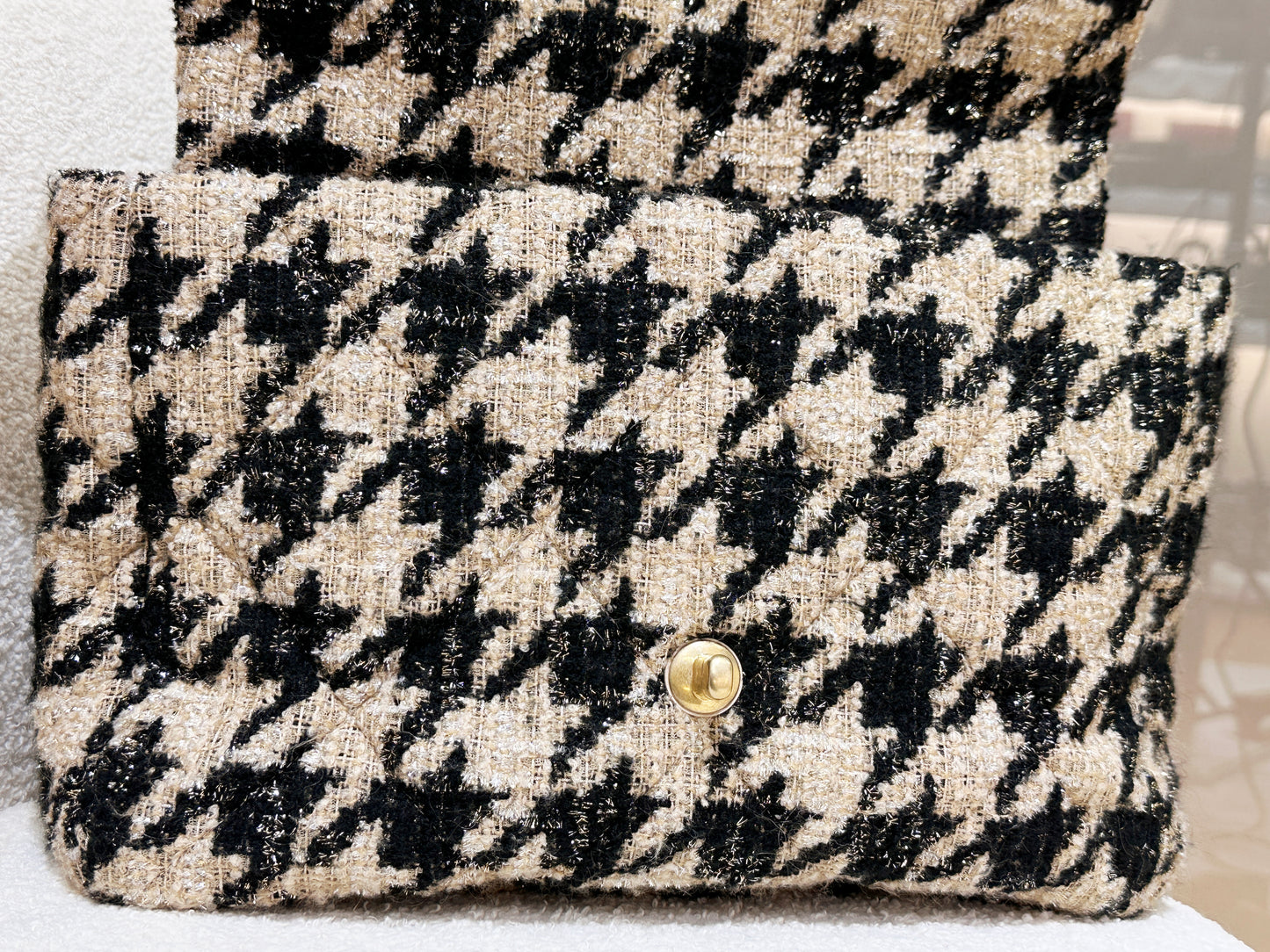 CHANEL 19 Maxi Flap Bag in 19K Beige Black Houndstooth Tweed 2876 holo card