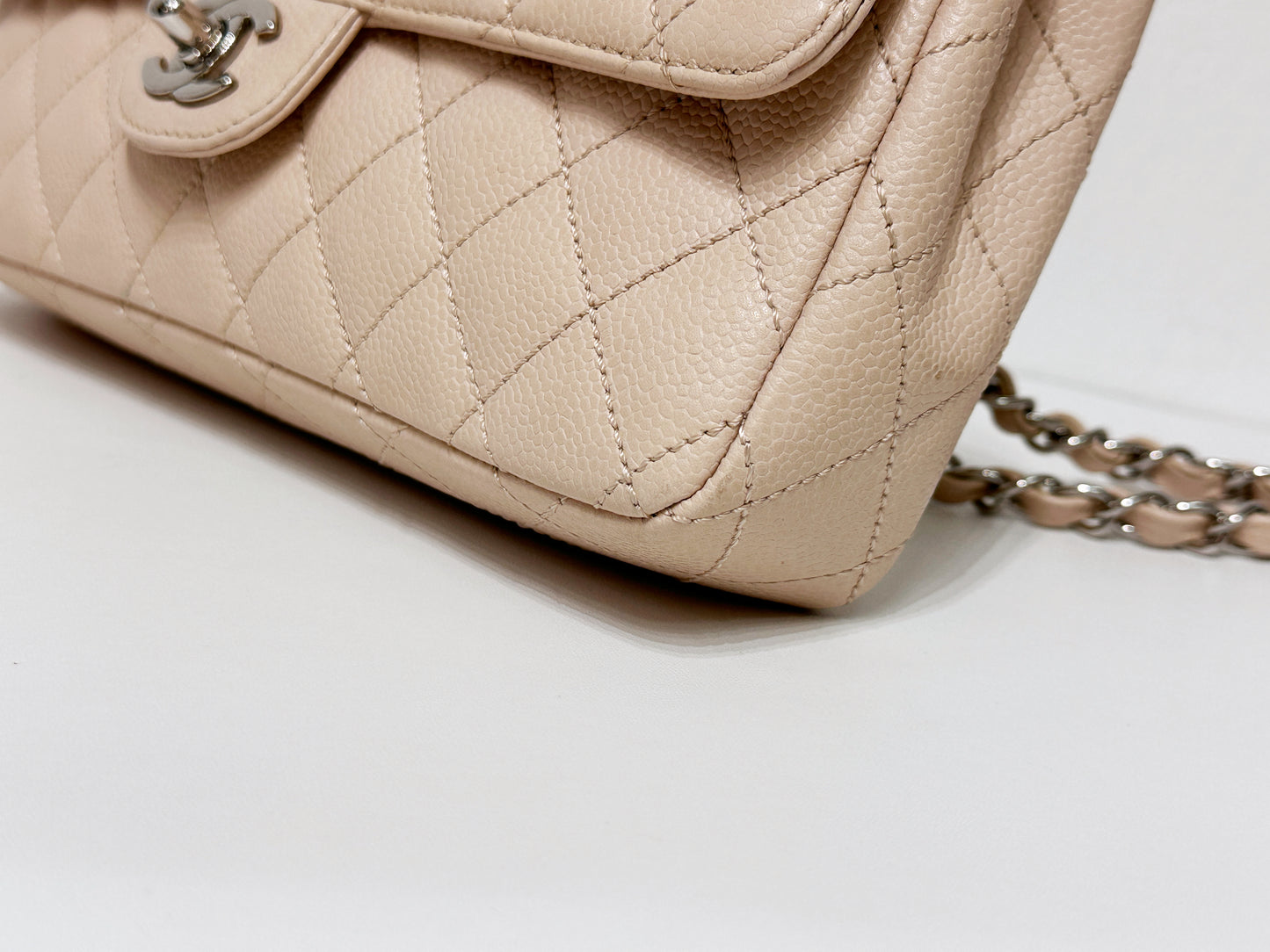 Chanel Classic Vintage Clutch East-west in Beige Color SHW 97 holo