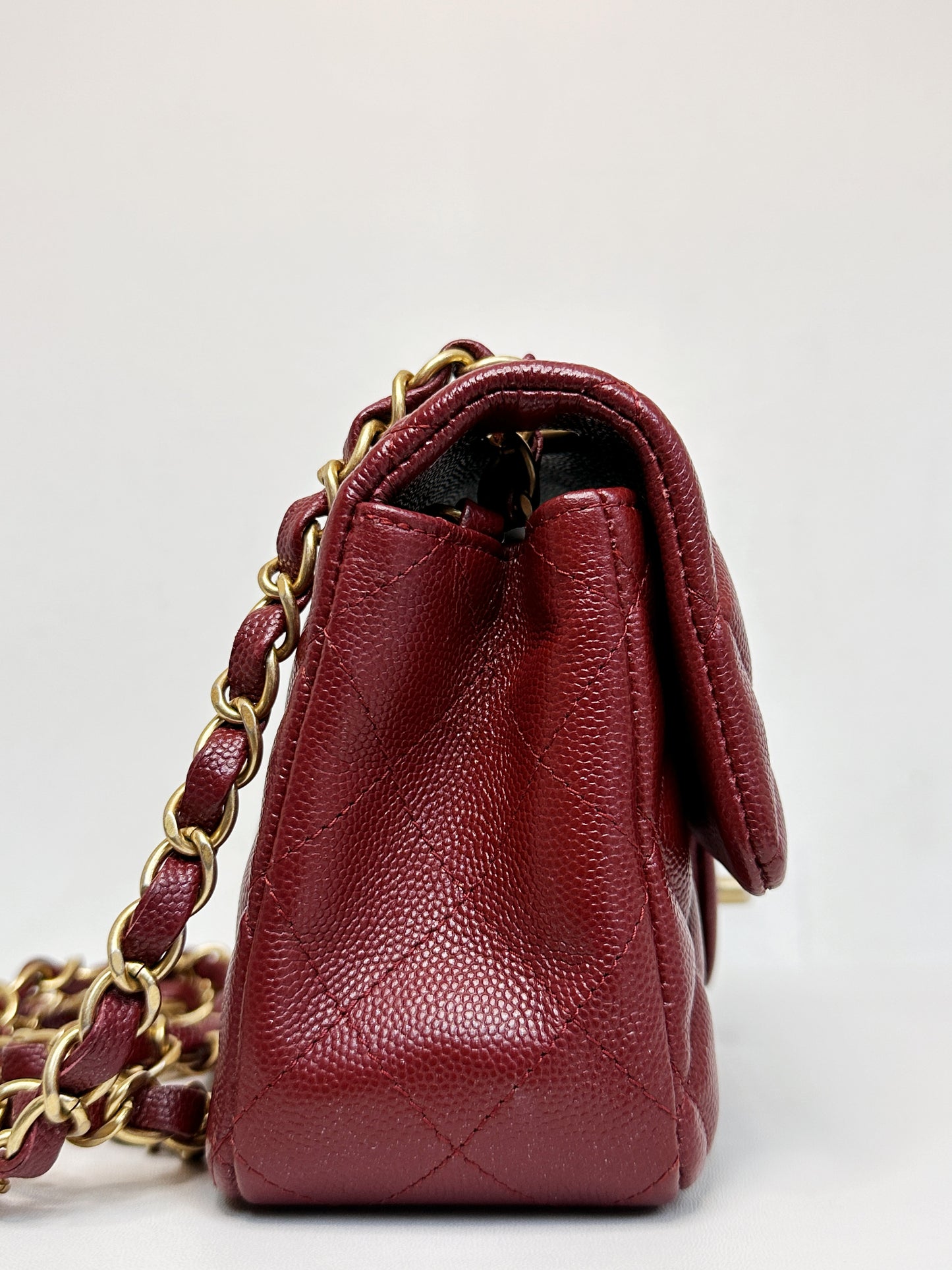 Chanel 18C Timeless Classic Caviar Mini Rectangular Flap Iridescent Maroon 2515 holo card