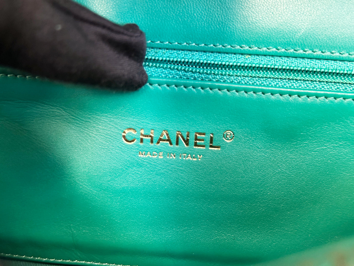 Chanel 23A Women CC Flap Bag Top Handle Wool Silk Green Tweed Glass Wooden Pearls K5TP microchip
