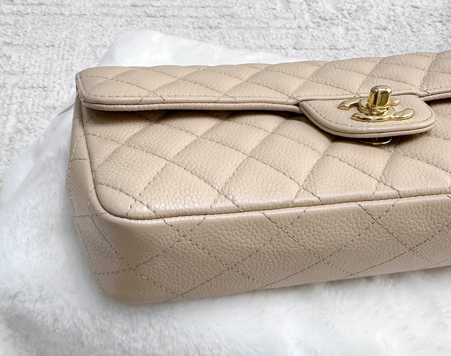 Chanel Classic Vintage Clutch East-west in Beige Color