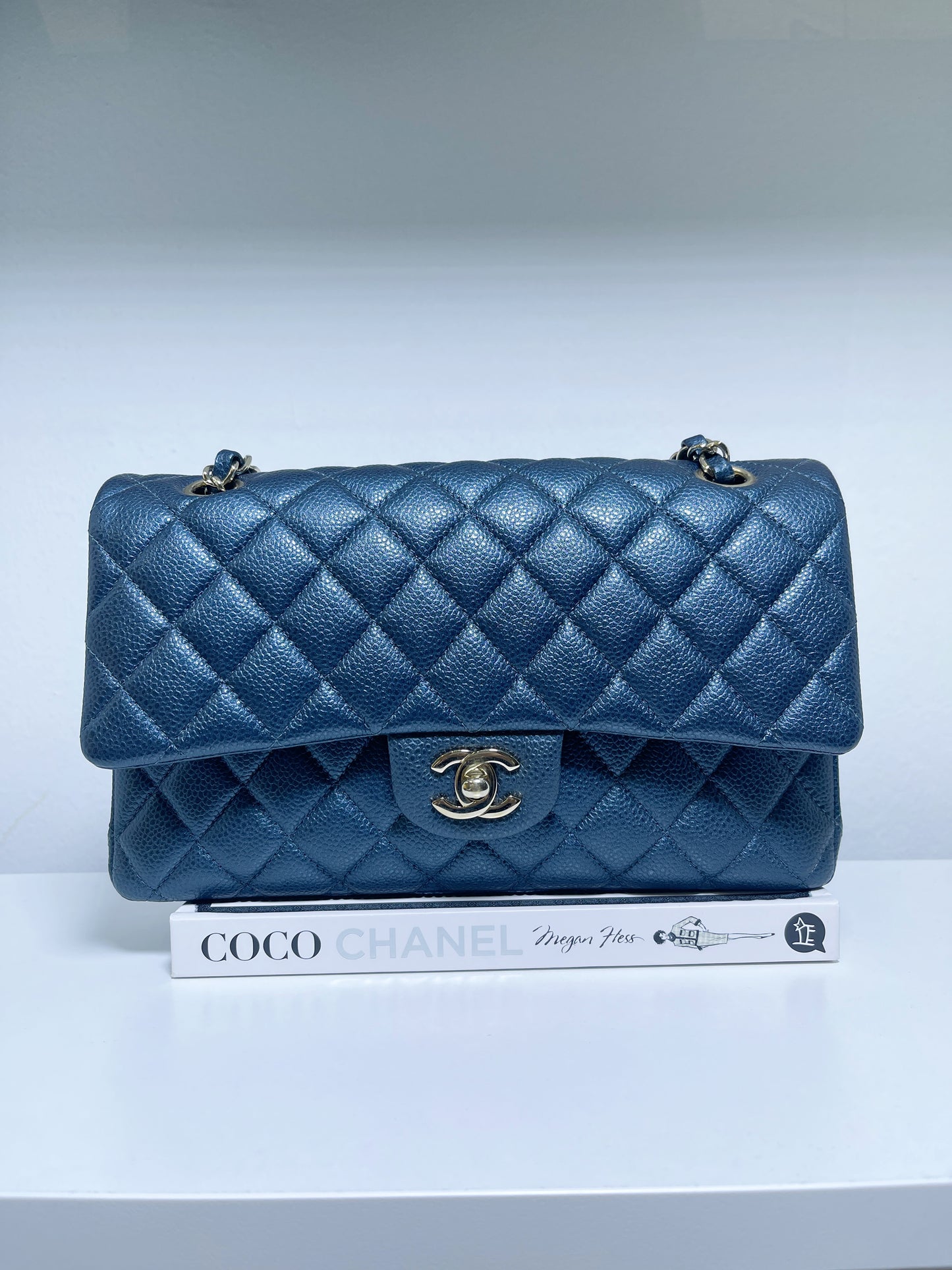 18S CHANEL PEARLY NAVY BLUE CAVIAR MEDIUM CLASSIC DOUBLE FLAP BAG GHW