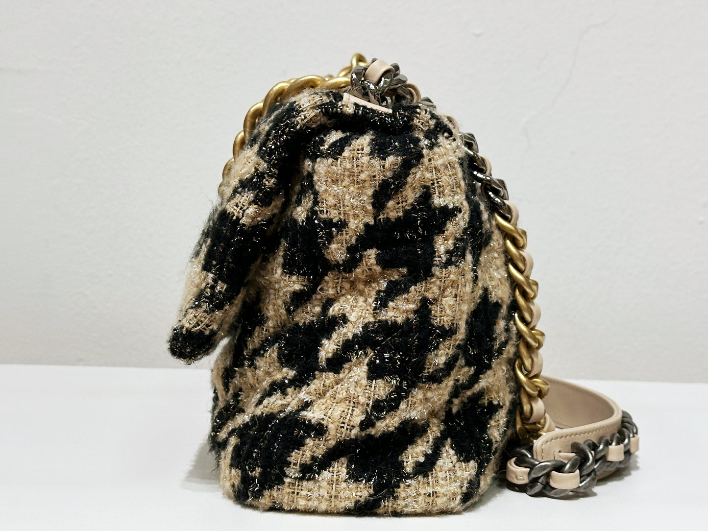 CHANEL 19 Medium Flap Bag in 19K Beige Black Houndstooth Tweed 2863 holo card
