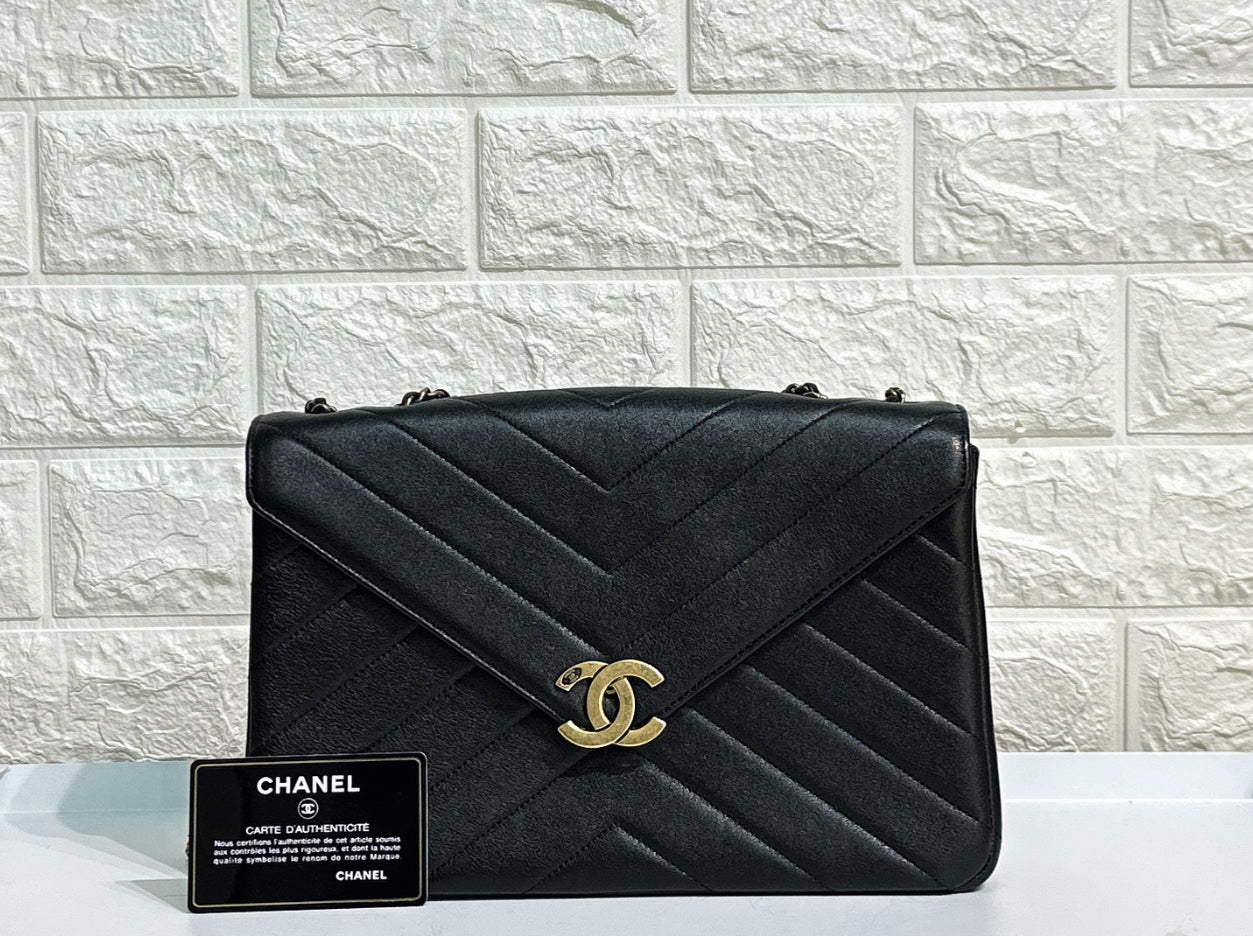 CHANEL Chevron Quilted Medium Envelope Flap Black