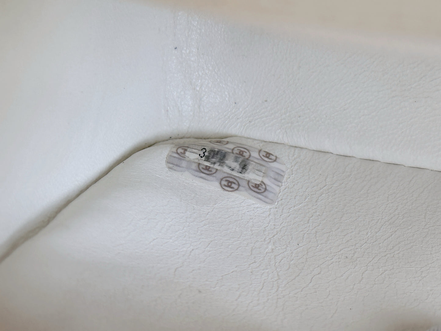 Chanel Vintage Quilted Diana Flap Bag Caviar White 33 holo card