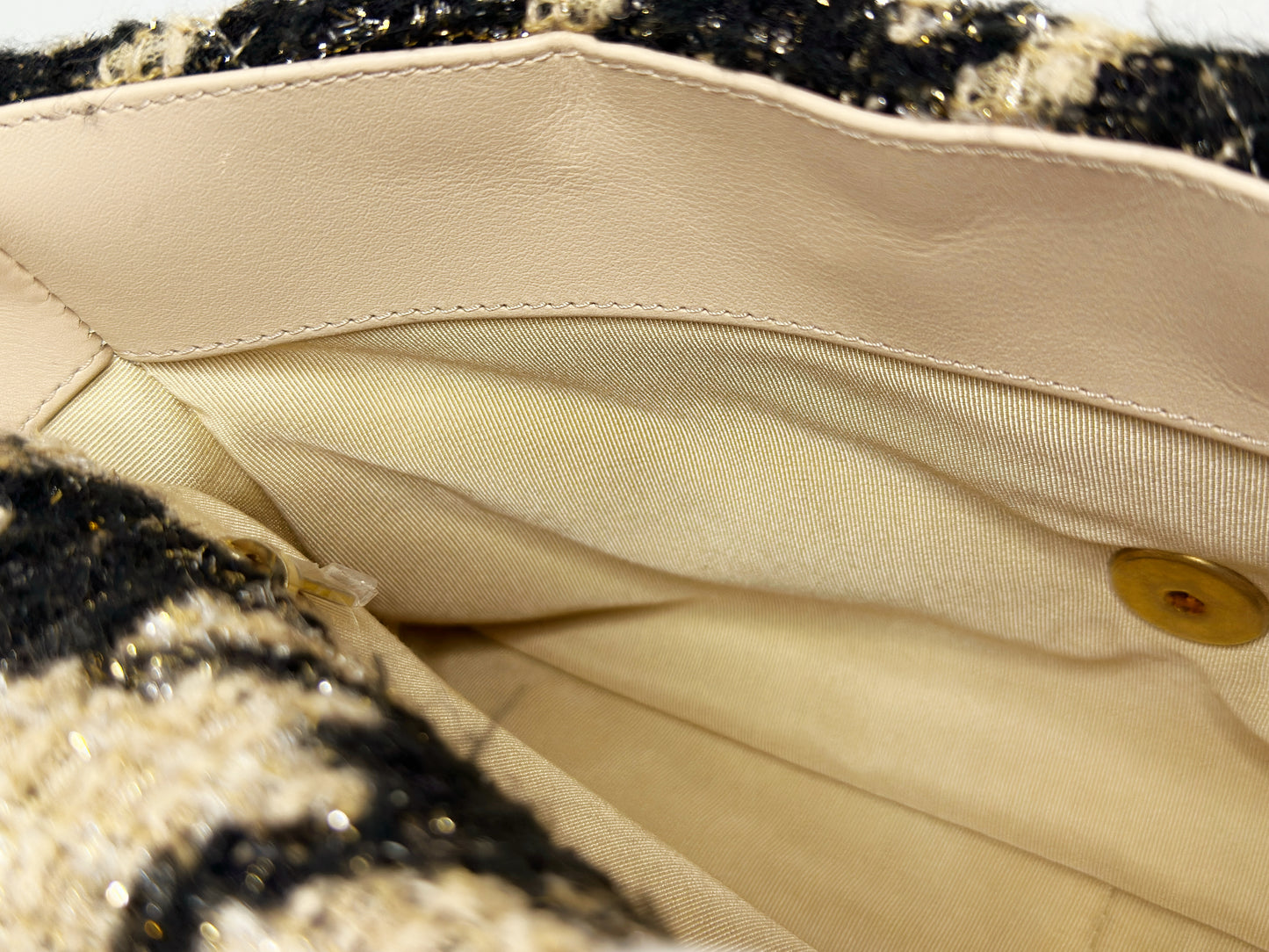 CHANEL 19 Medium Flap Bag in 19K Beige Black Houndstooth Tweed 2863 holo card