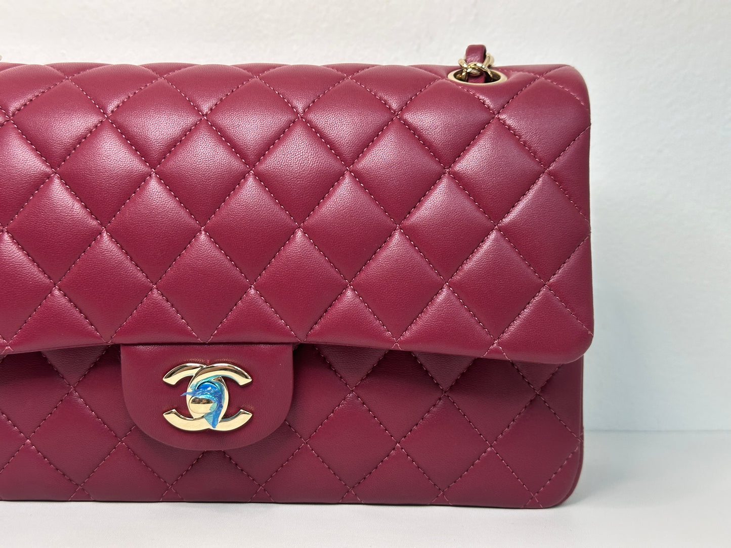 CHANEL MEDIUM 21A CLASSIC DOUBLE FLAP BAG LAMBSKIN DARK RED LGHW ULLK microchip